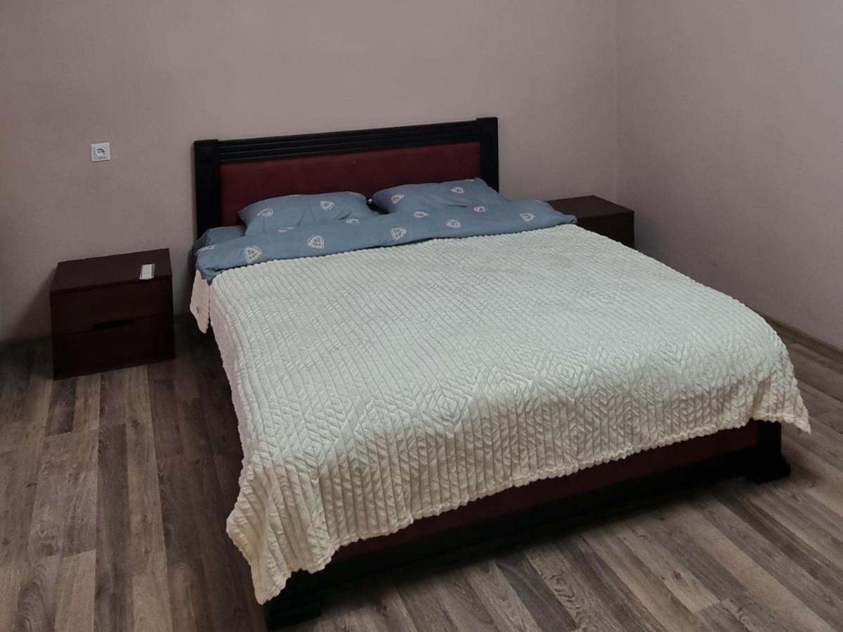 затишна в центрі міста * Ternopil